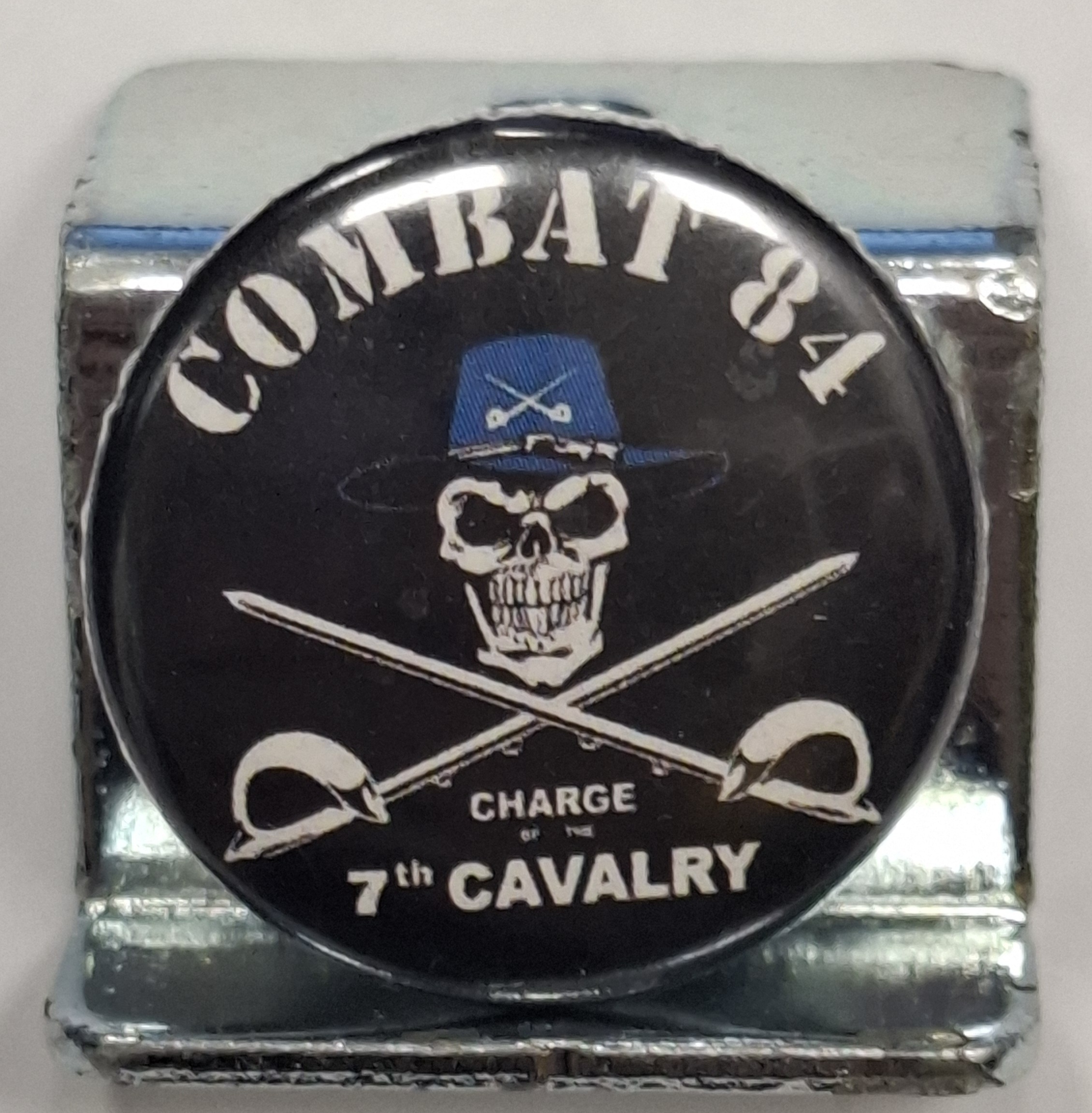 Przypinka. 51. Combat 84
