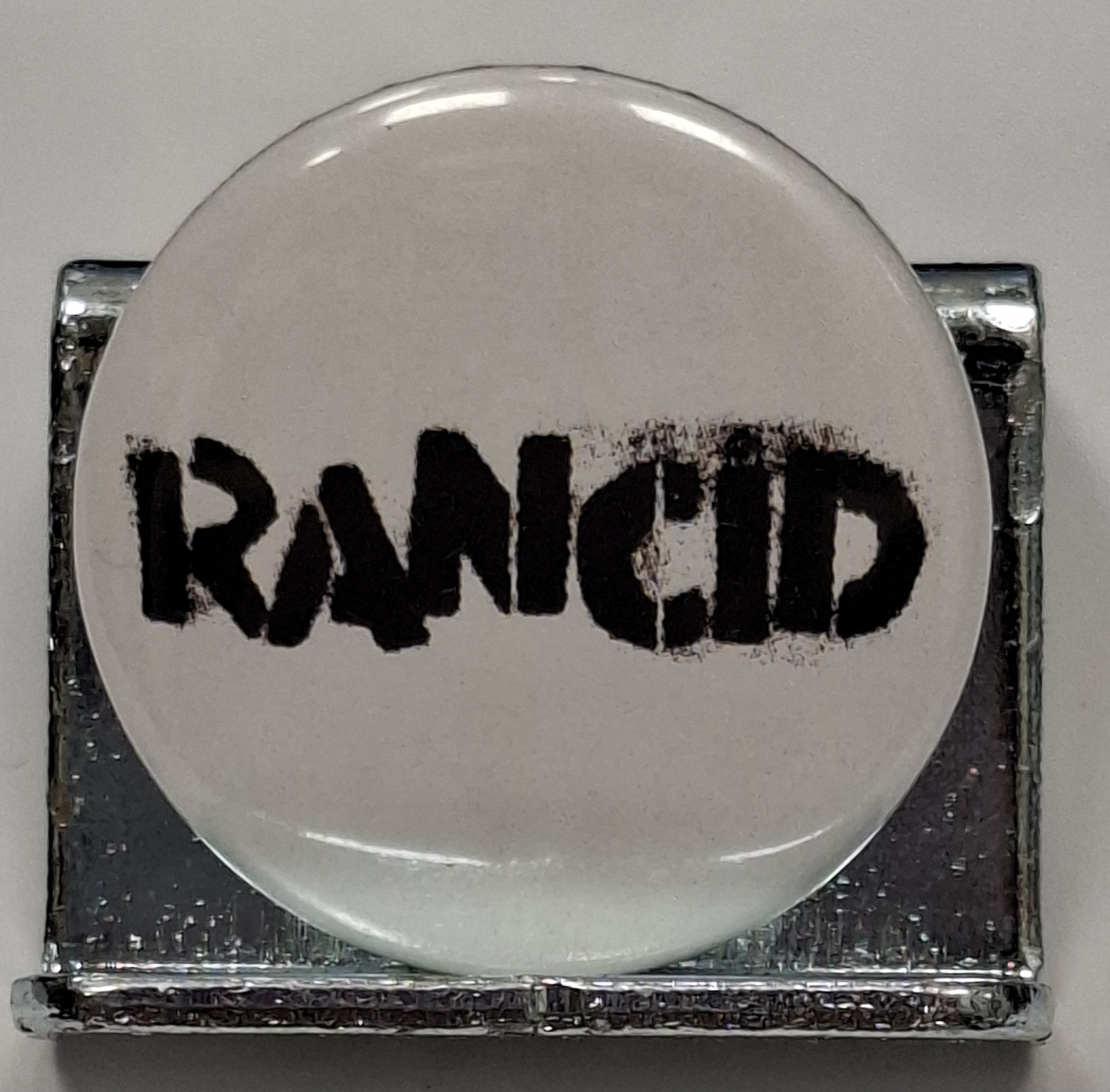 Przypinka. 31. Rancid - logo