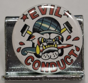 Przypinka. 23 Evil Conduct - pies