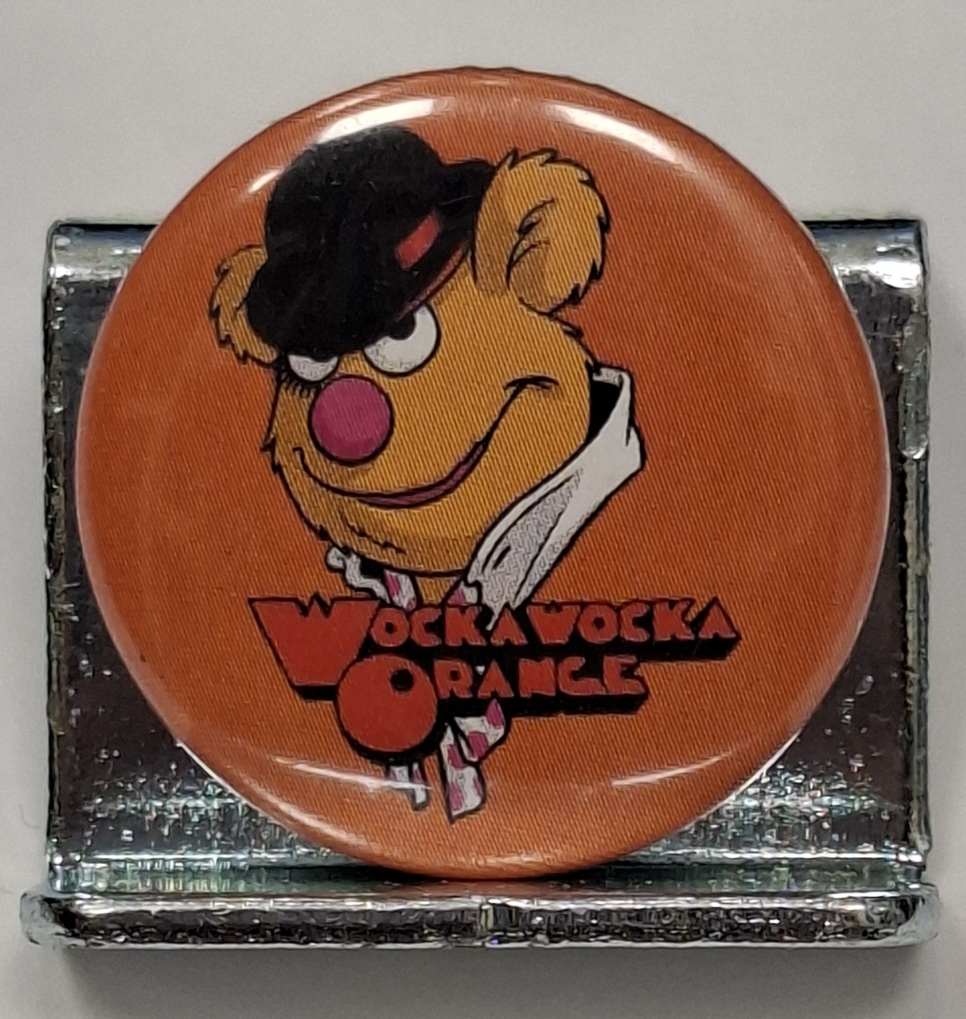 Przypinka. 28. Wocka Wocka Orange