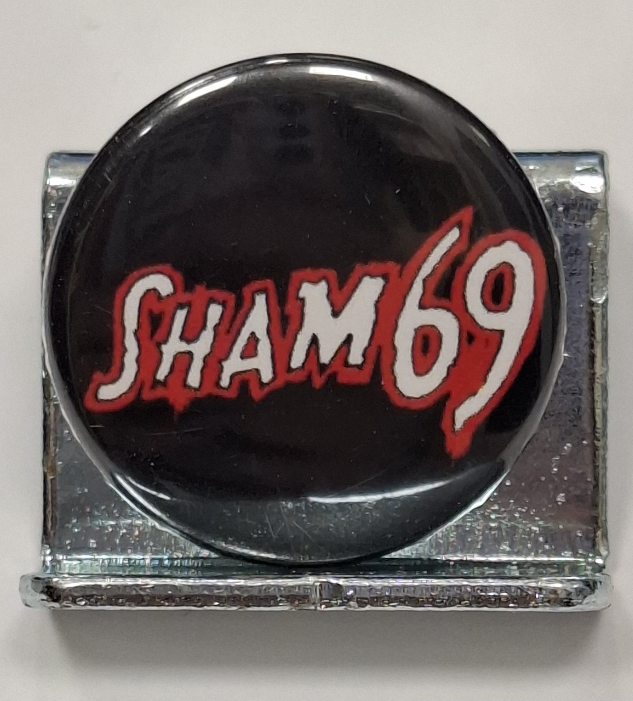 Przypinka. 40. Sham 69