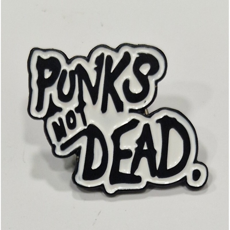 Pin. Punks Not Dead