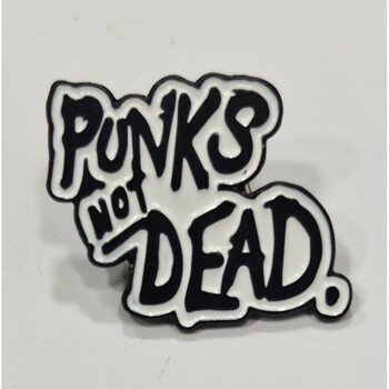 Pin. Punks Not Dead