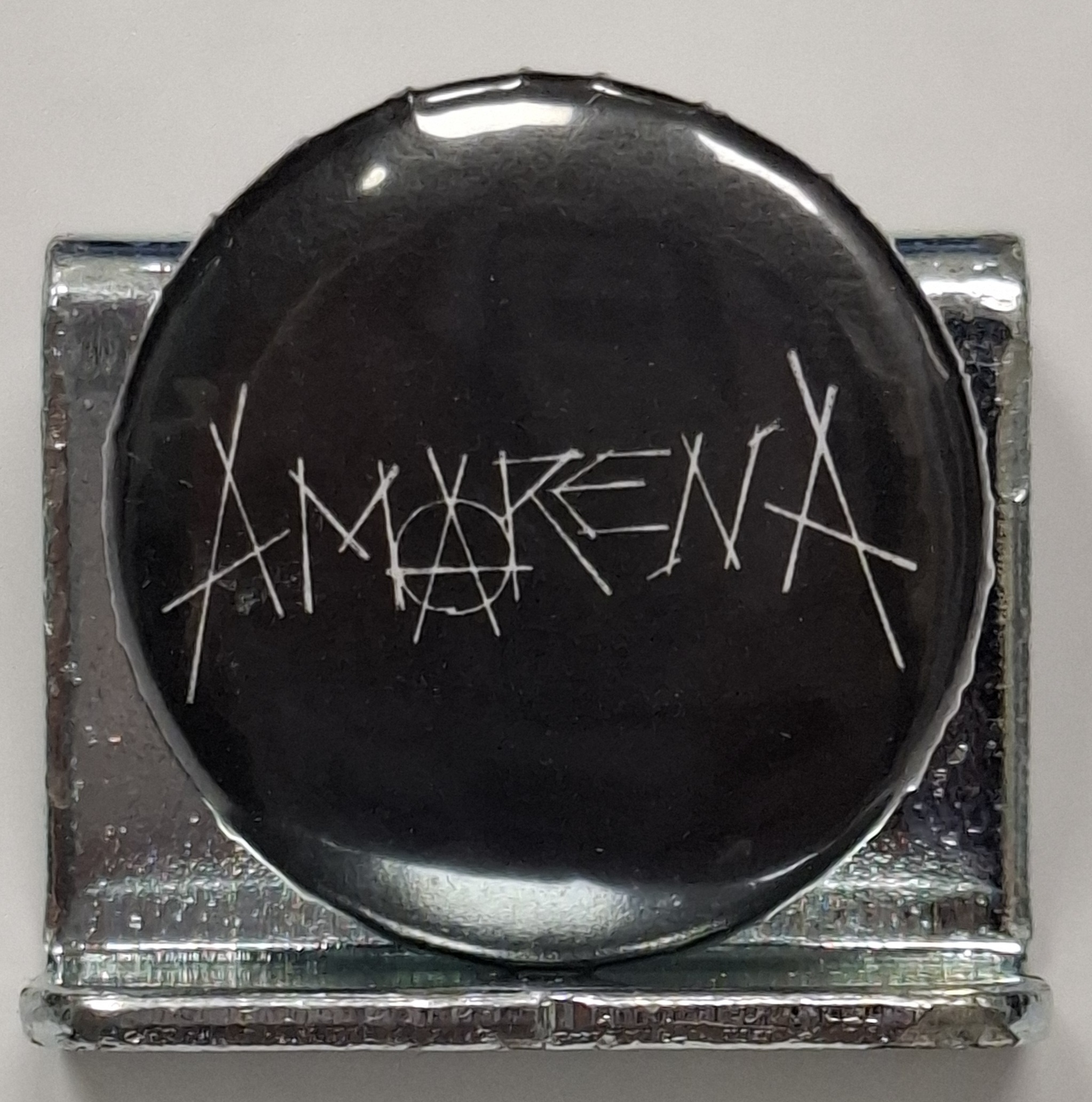 Przypinka. 69. Amarena
