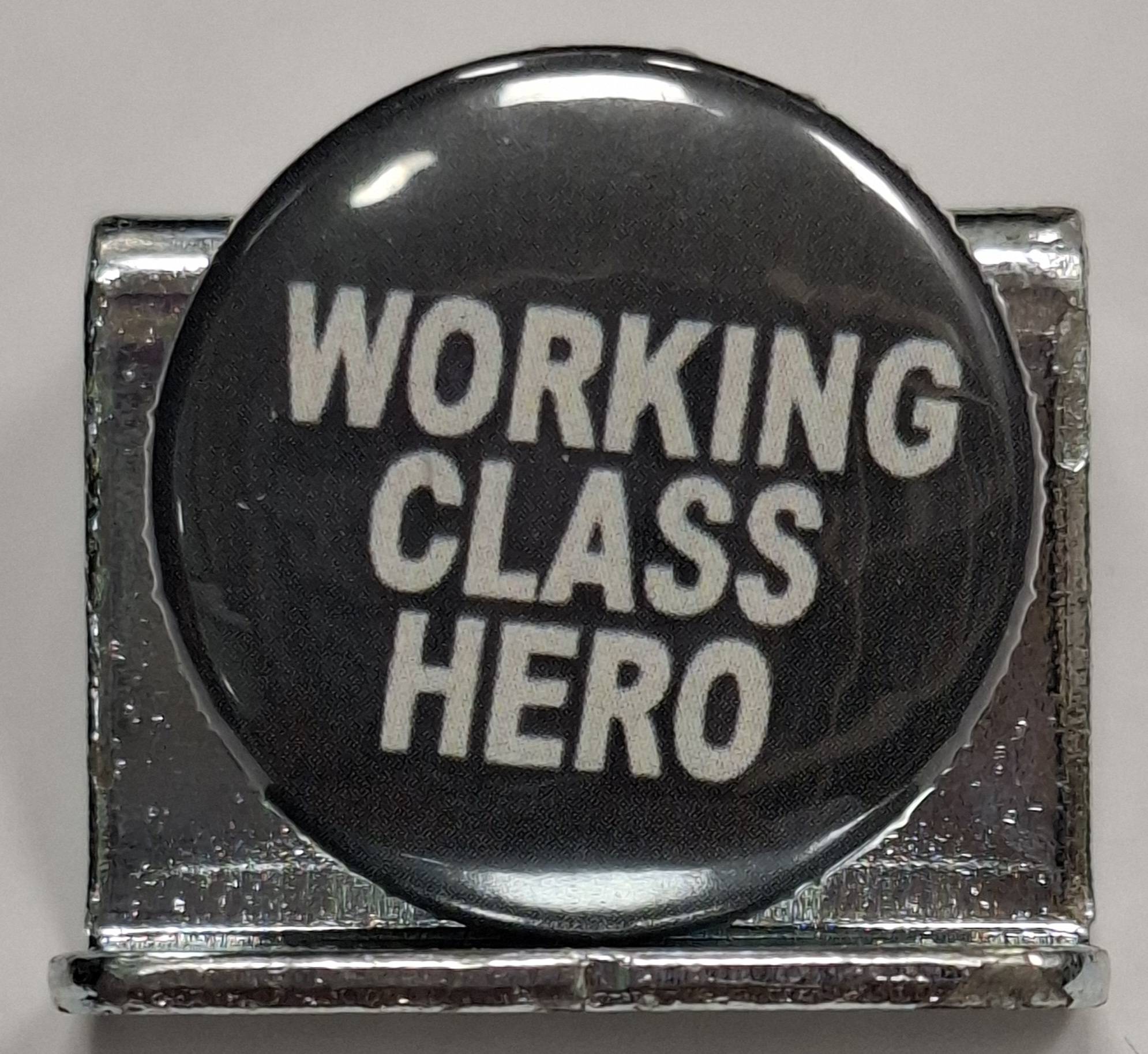 Przypinka. 92. Working Class Hero