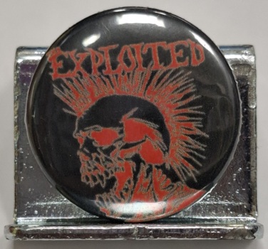 Przypinka. 6. Exploited "Lets Start A War".