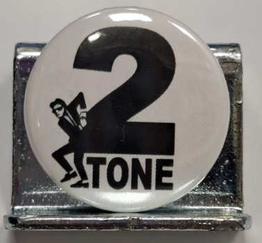 Przypinka. 75. 2Tone.