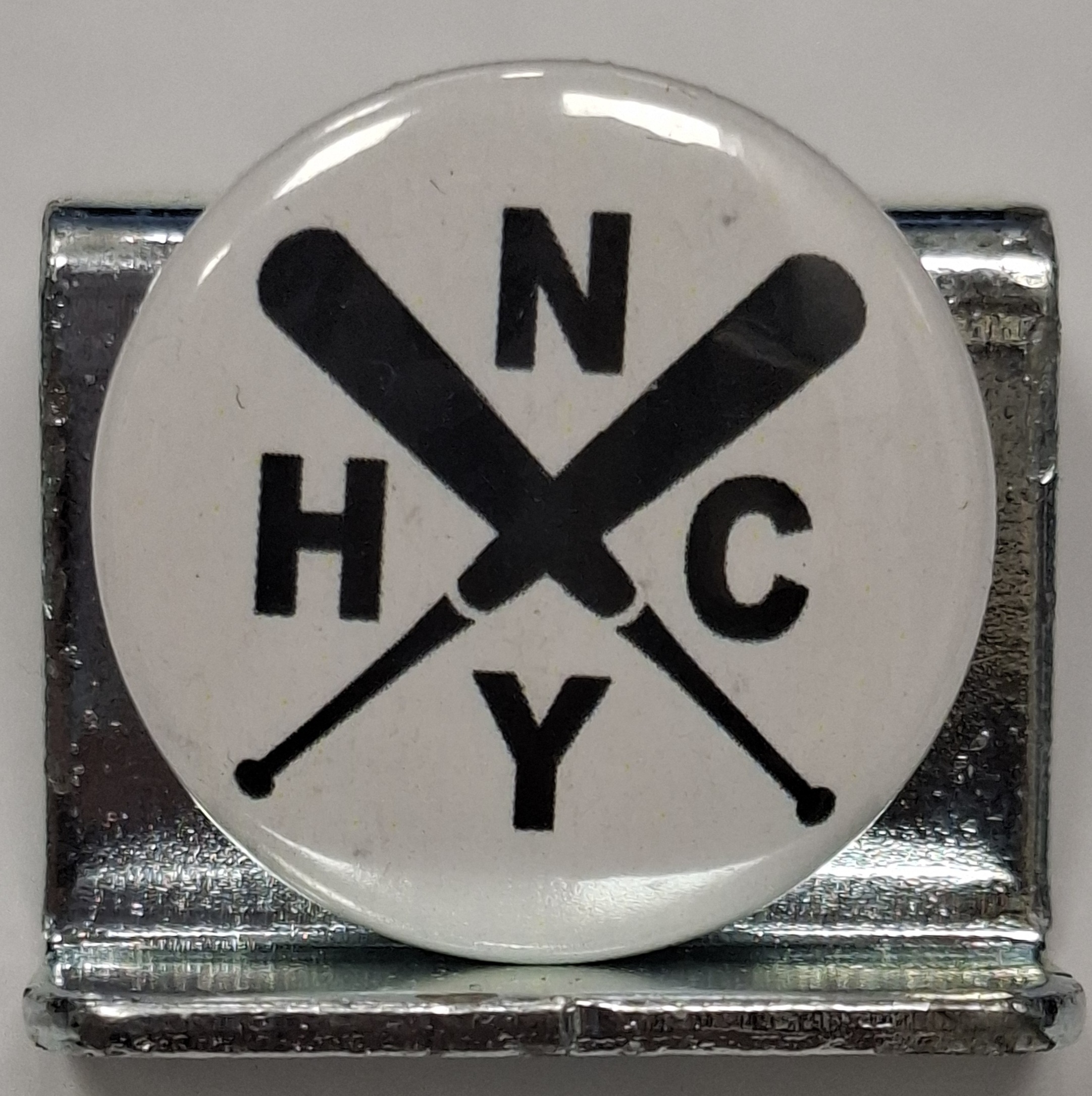 Przypinka. 107. New York Hard Core