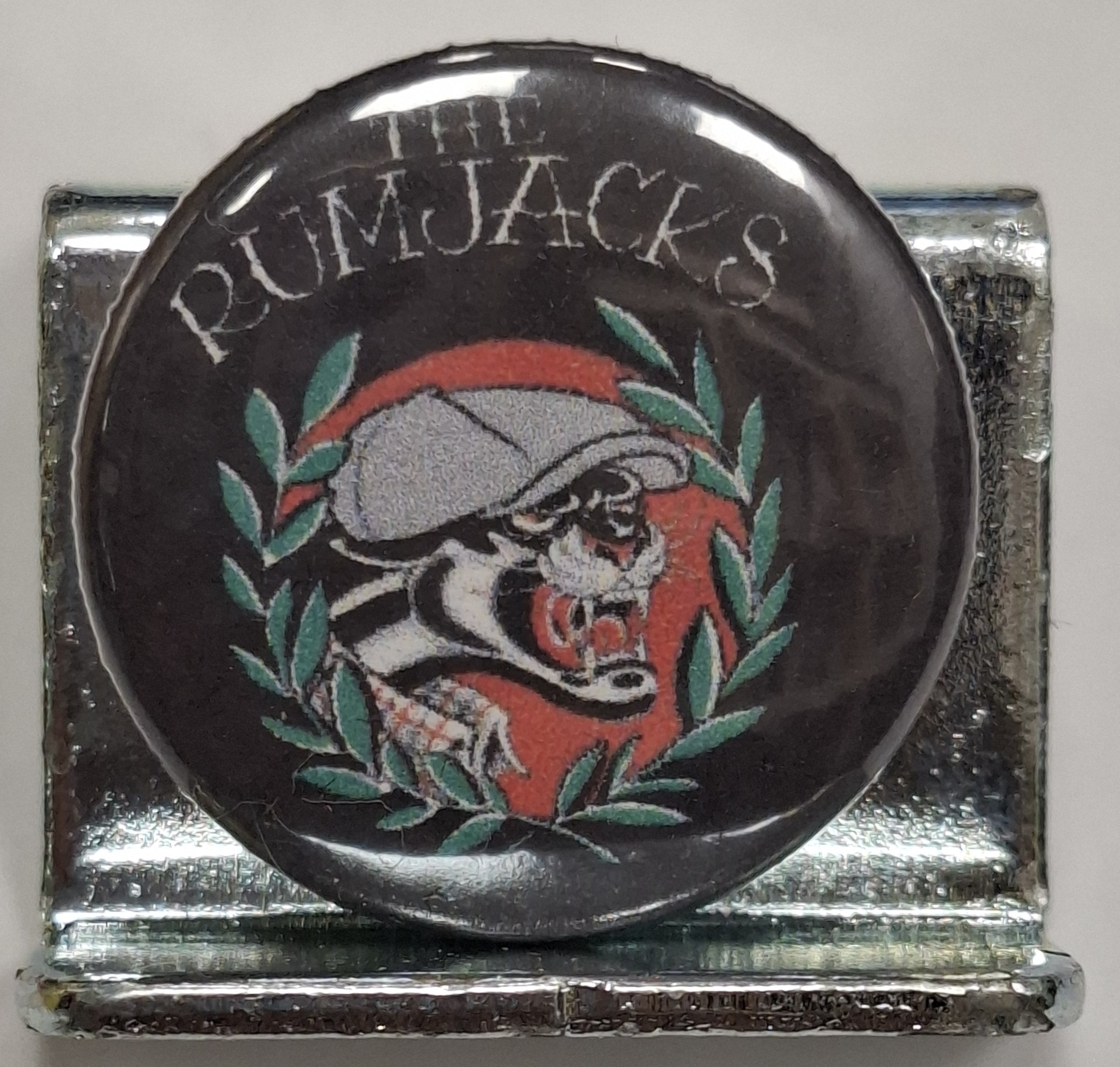 Przypinka. 8. Rumjacks Wieniec