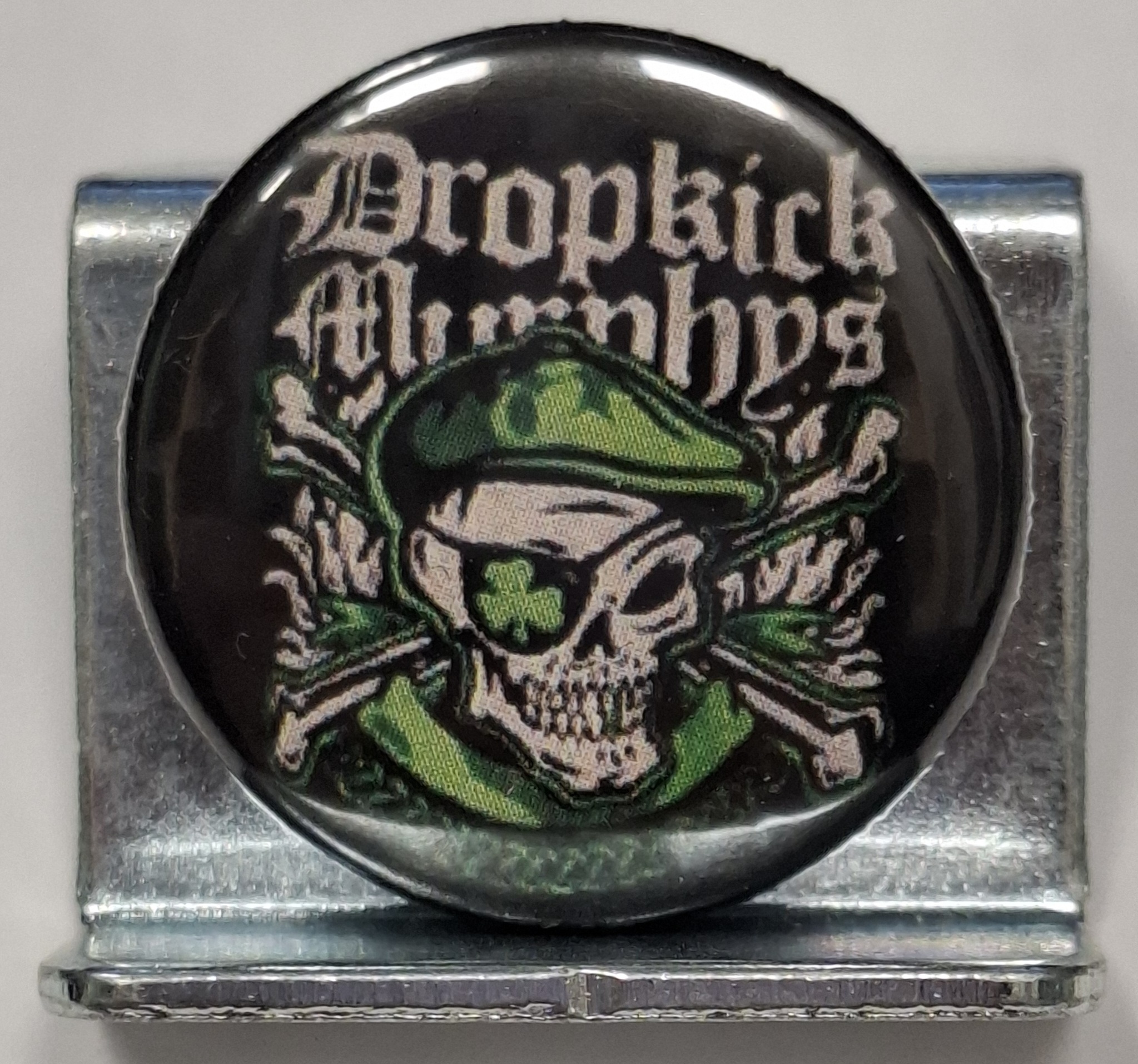 Przypinka. 141. Dropkick Murphys Zielona Czaszka.